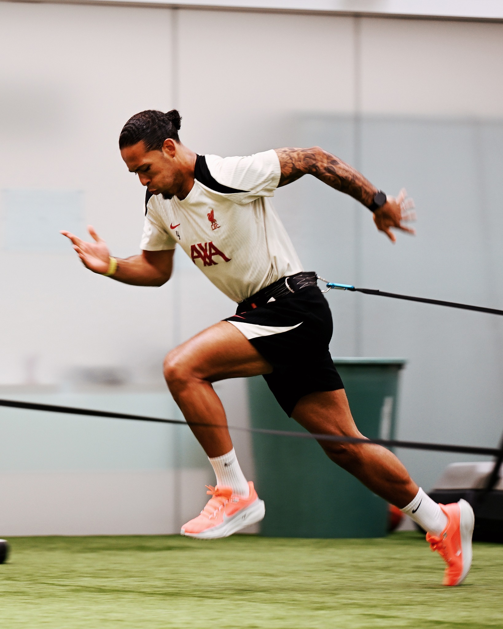 包含阿森纳训练开放日；清晨绝杀压哨引欢呼；欧超杯在即；赛程密集仍需轮换的词条